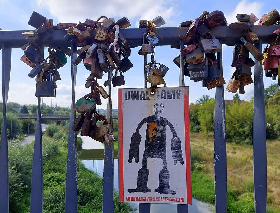 Kłódki i reklama odkłódkowywania :)