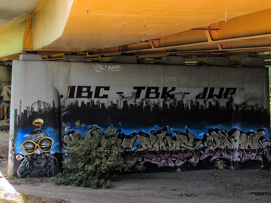 Mural po praskiej stronie na podporze Mostu Siekierkowskiego