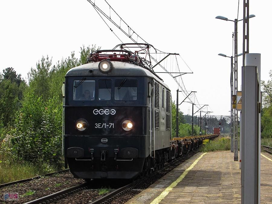 Śląski sputnik z Ecco Rail przejeżdża przez Czachówek Wschodni