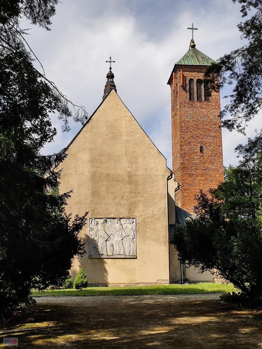 Kościół w Baniosze od strony prezbiterium