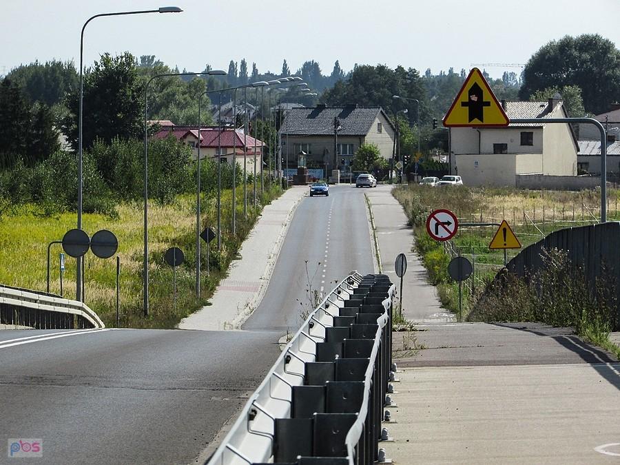 Po drugiej stronie wiaduktu wieś Dawidy