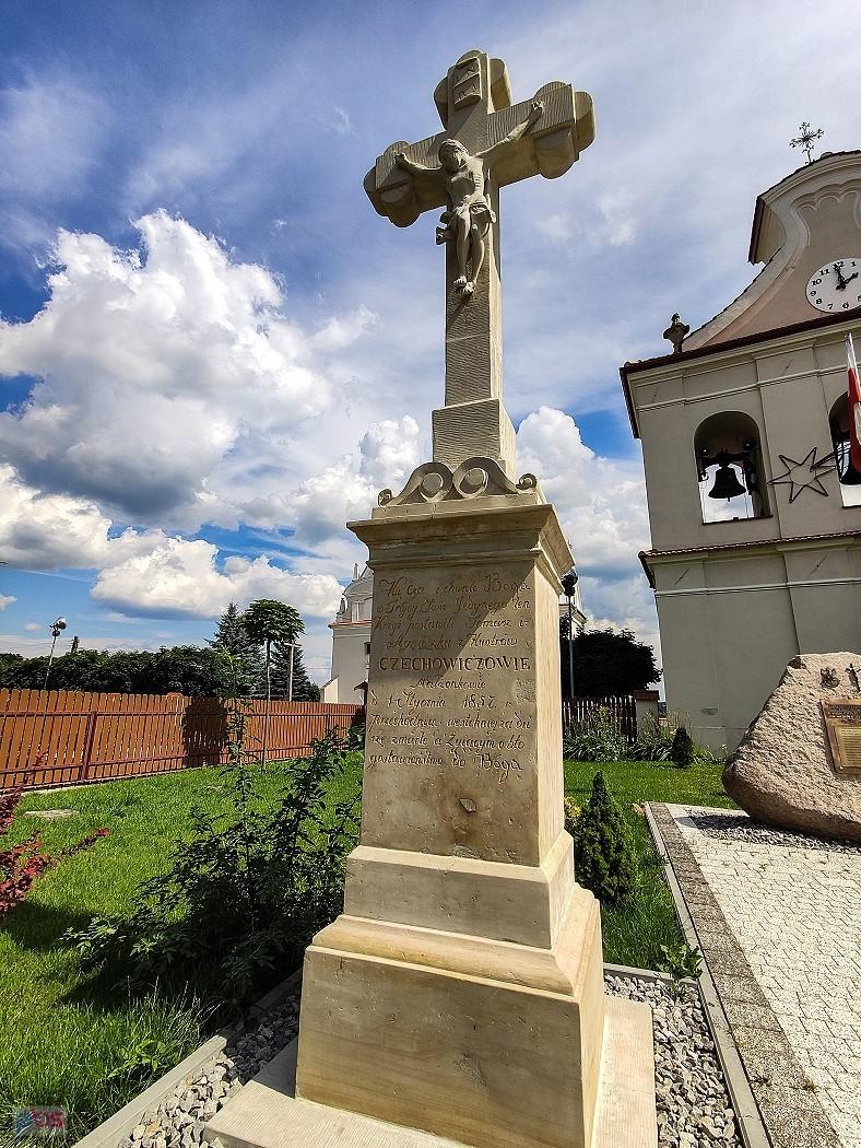 Solec nad Wisłą - krzyż dziękczynny z 1857 roku