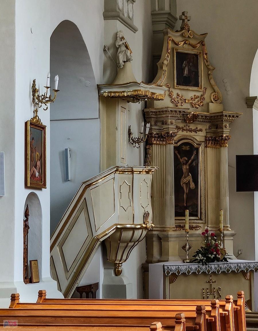 Solec nad Wisłą - ambona i boczny ołtarz