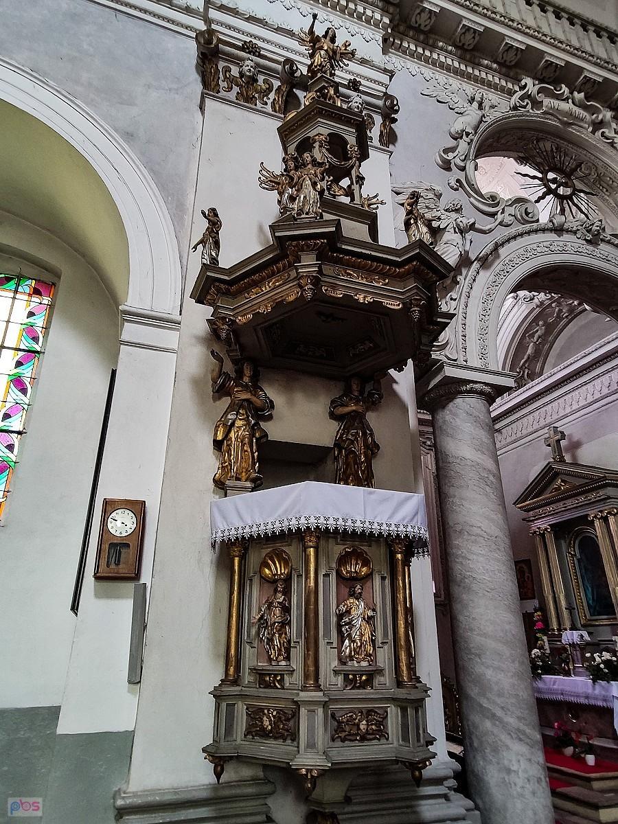 Tarłów - ambona w kościele św. Trójcy