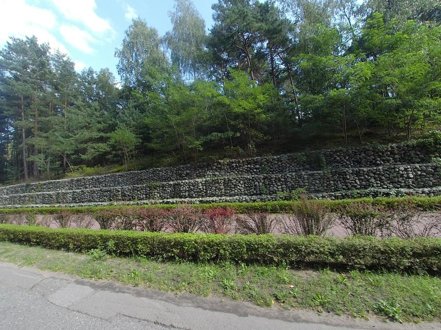 Mur oporowy schodkowy