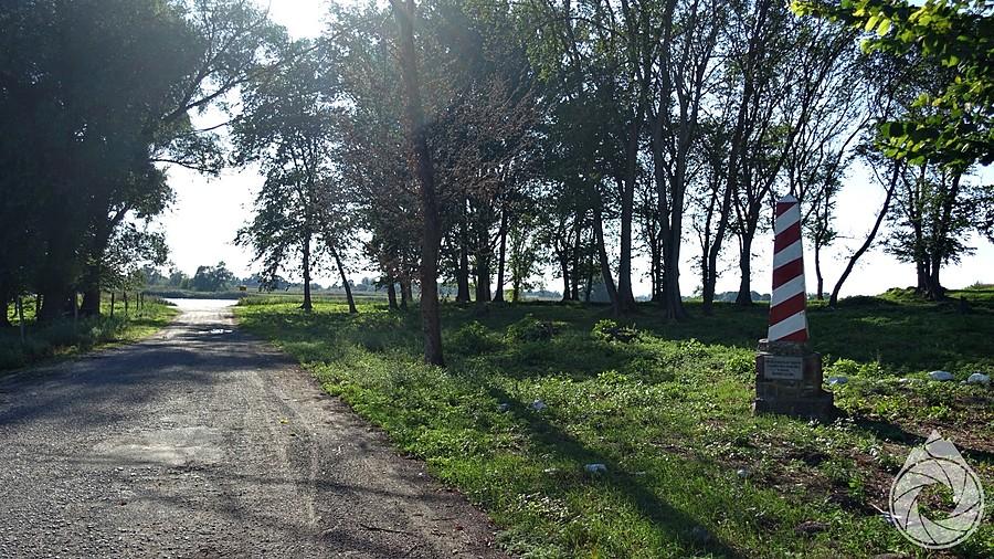 pierwszy slupek graniczny na Odrze postawiony zaraz po wojnie (Czelin)