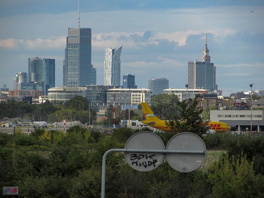 Żółtek z DHL-u i wieżowce