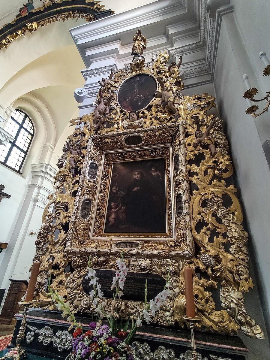 Ołtarz boczny św. Benedykta w kościele seminaryjnym