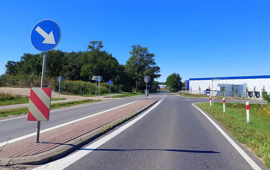Tym razem olałem kilkaset metrów śmieszki w Żernikach i pojechałem jak człowiek drogą. Moje życie jest ważniejsze niż durne pomysły drogowców