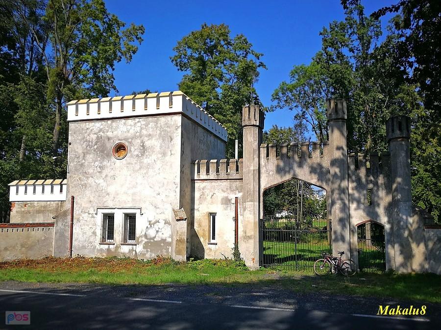 Pałac w Dobrej