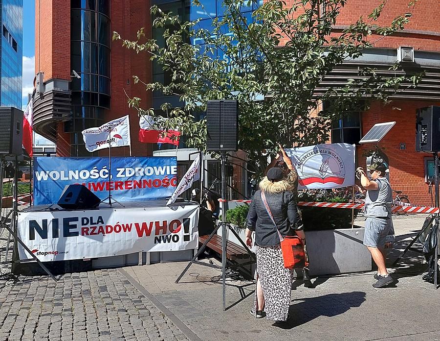 Antyszczepy się rozkładają :)