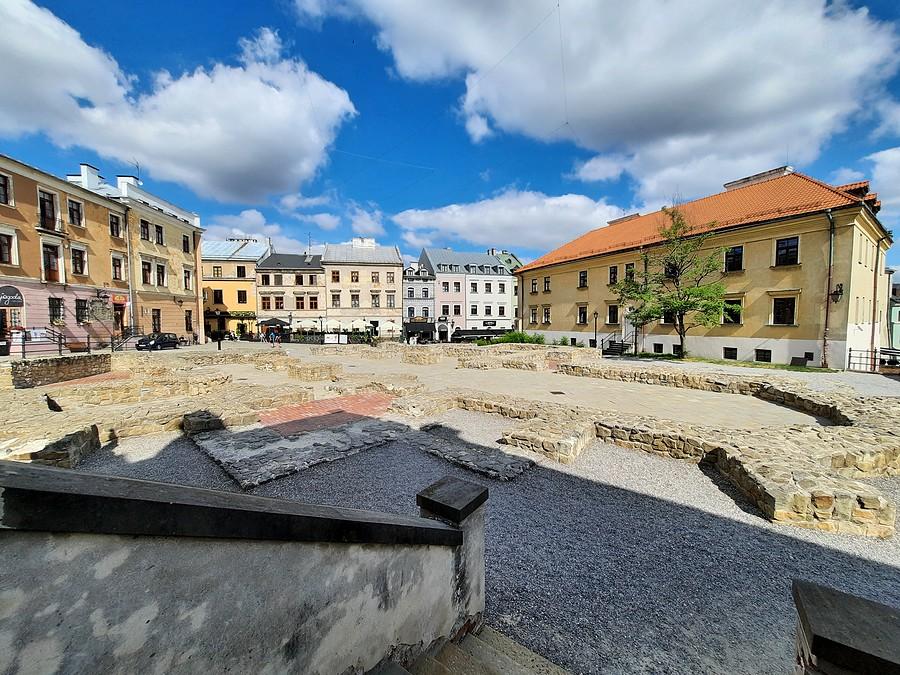 Plac po farze w Lublinie.