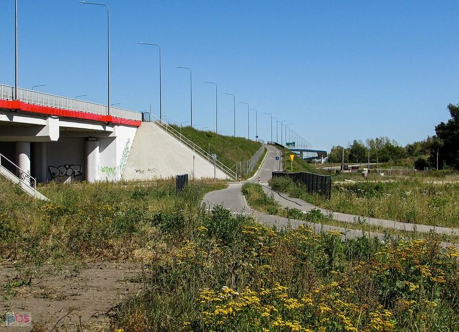 DDR wspina się na Most Południowy