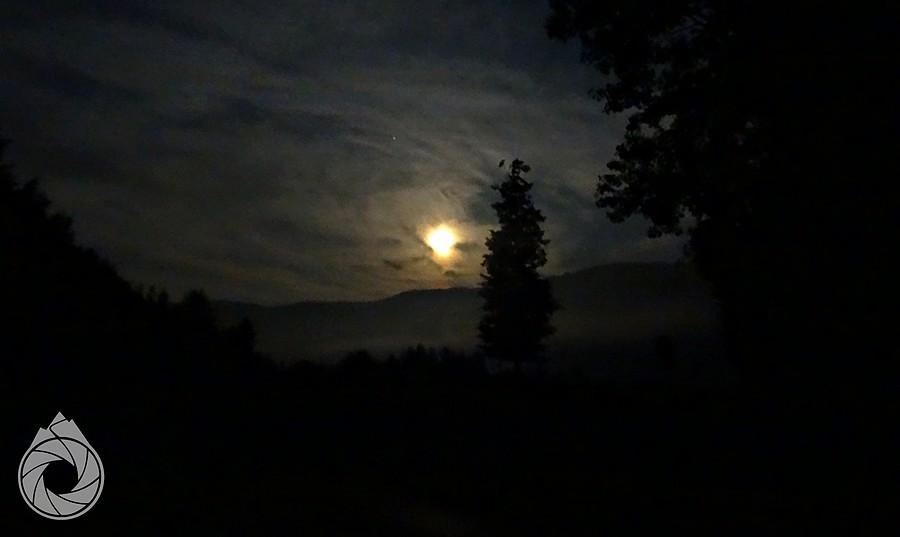 późny księżyc nad Beskidem Sądeckim