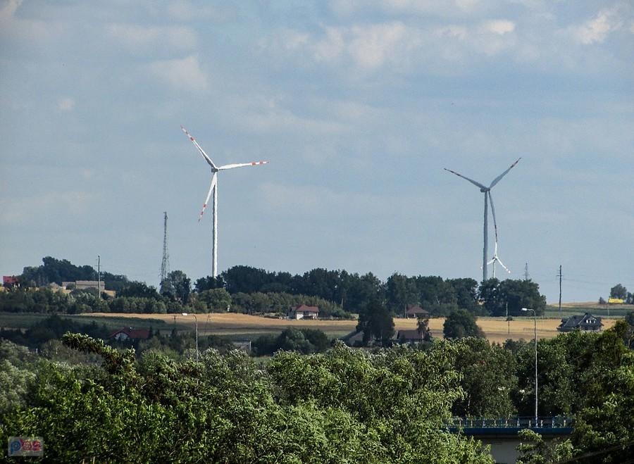 Wiatraki na wzgórzu nad Brodnicą
