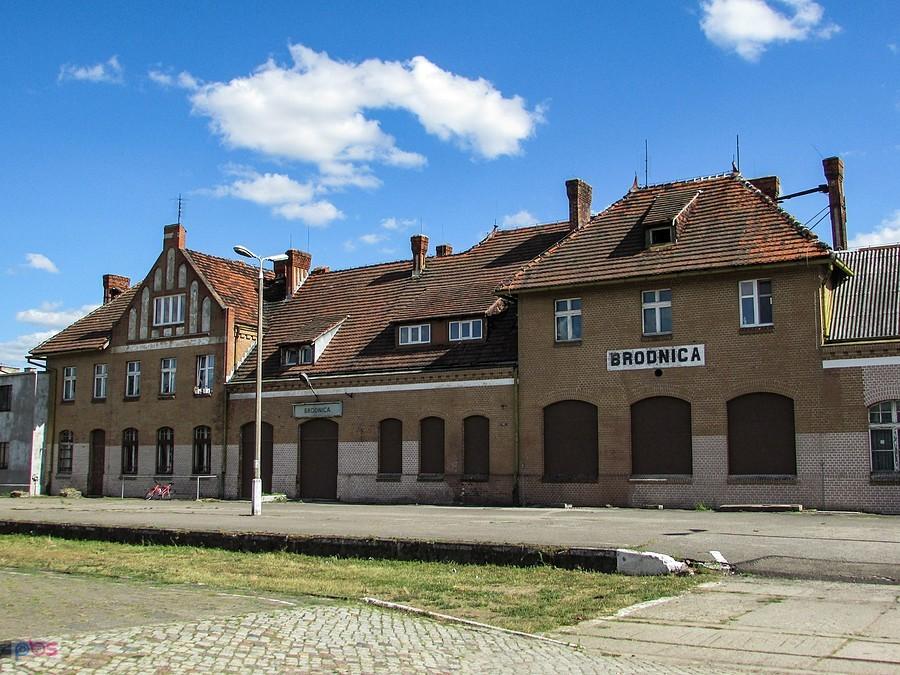 Dworzec kolejowy w Brodnicy od strony peronów