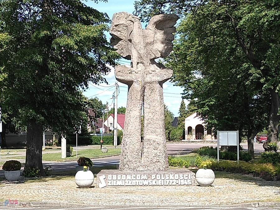 Pomnik w Zakrzewie