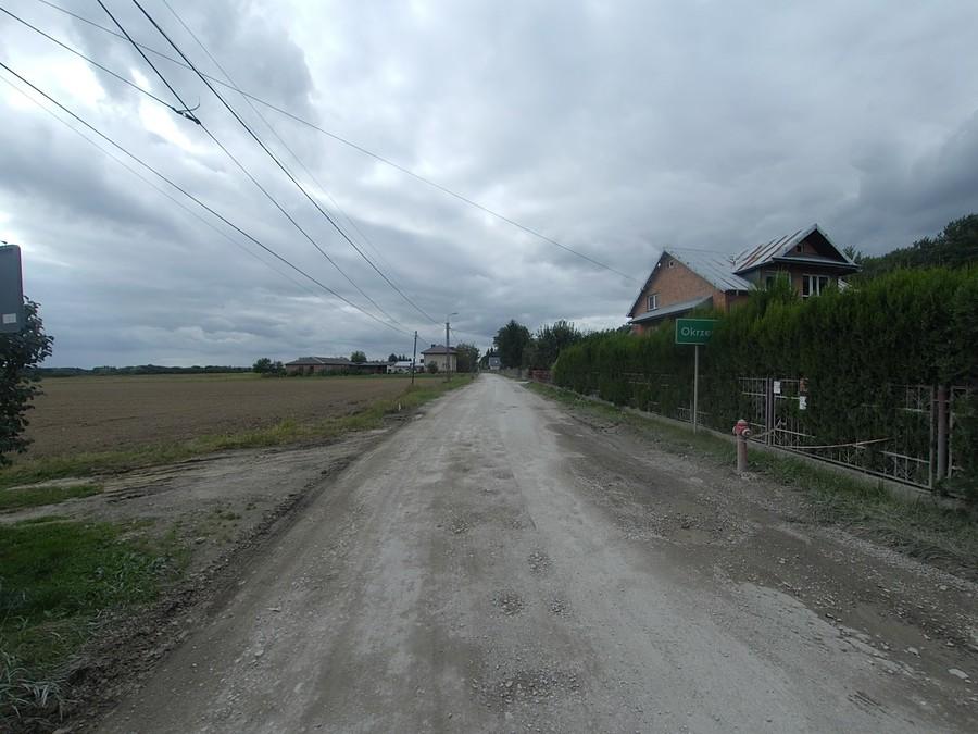 Droga w Okrzeszynie