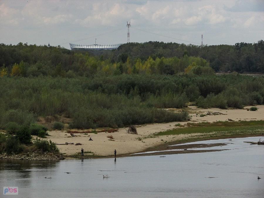 Z Mostu Południowego widać dach Stadionu Narodowego