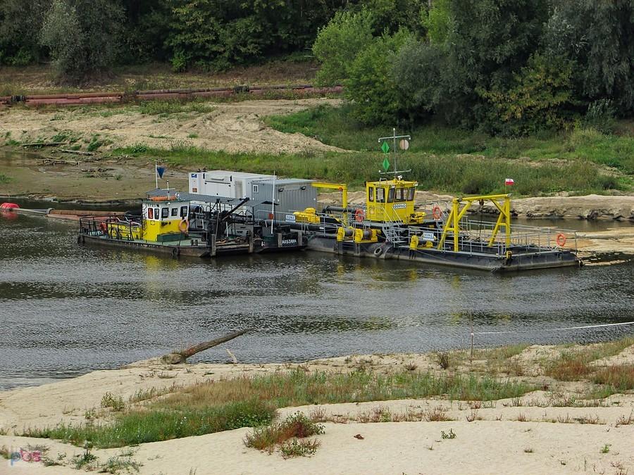 Refuler Irys i pchacz Cyprys przy Moście Południowym