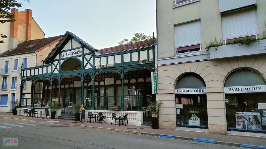 Néris-les-Bains - jest jedzenie :-)