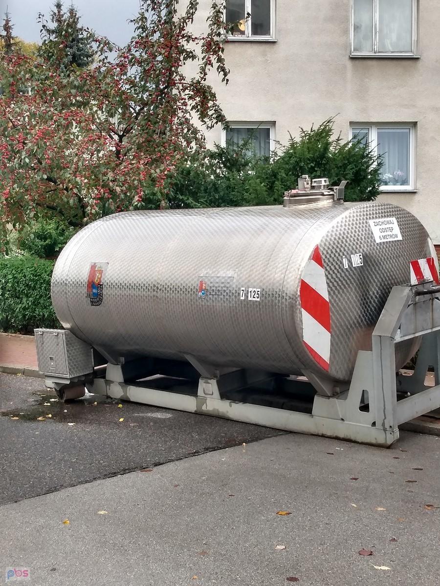 Spokojnie, to tylko awaria. Dowieźli wodę zdatną do picia