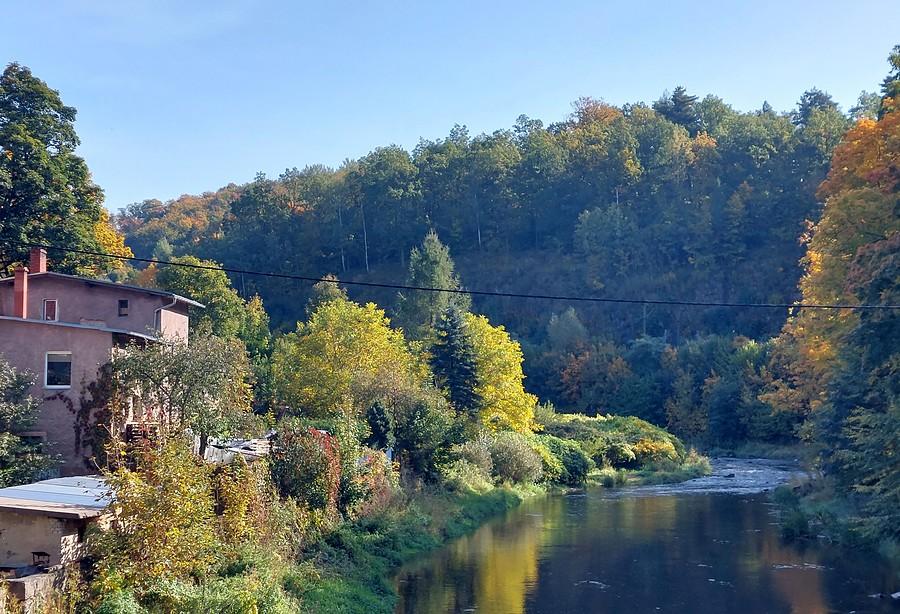 Bóbr płynie przez Janowice Wielkie