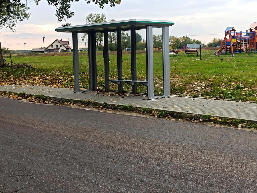 Wieńkowo - nowa wiata przystankowa.