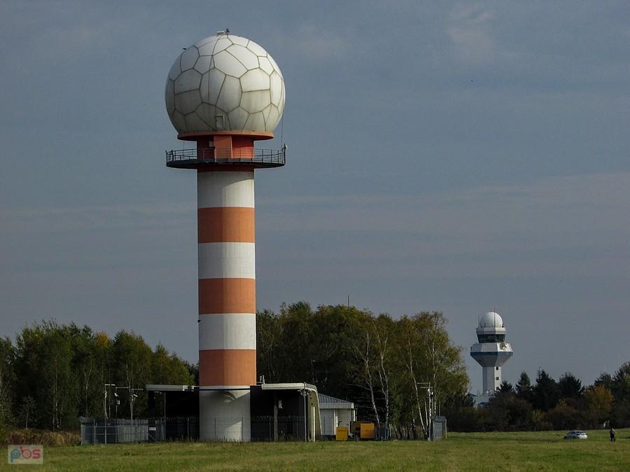 Radar i wieża kontroli lotów