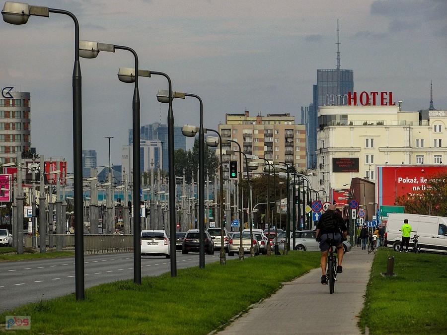 Chodnik używany jako DDR w al. Krakowskiej