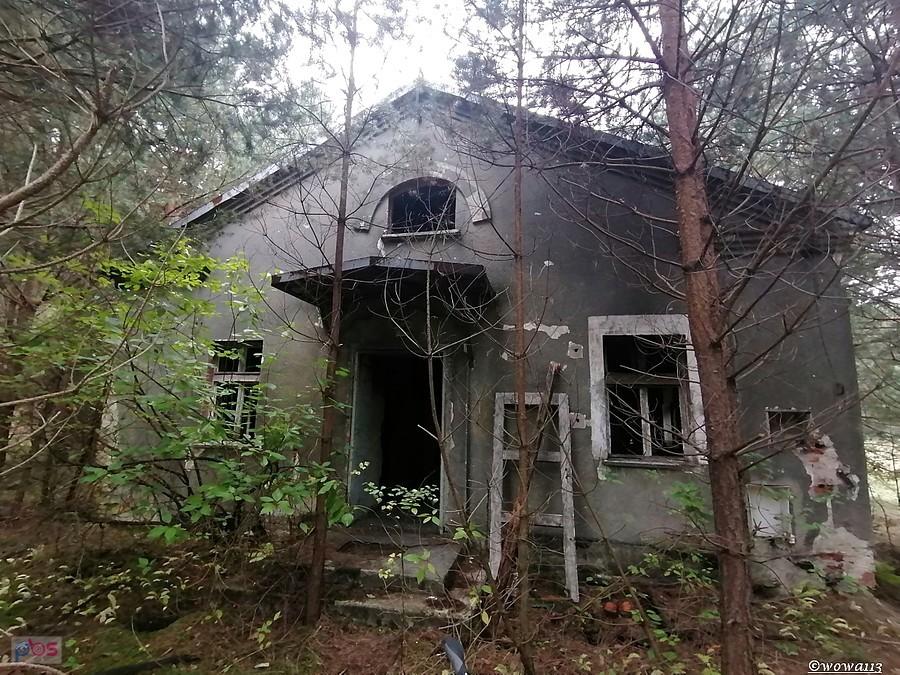 Opuszczone budynki jednostki WOPK koło Mierzęcic