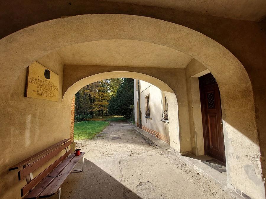 Pod turewskimi krużgankami