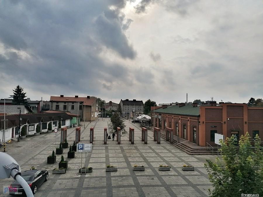 Przed dworcem w Łazach