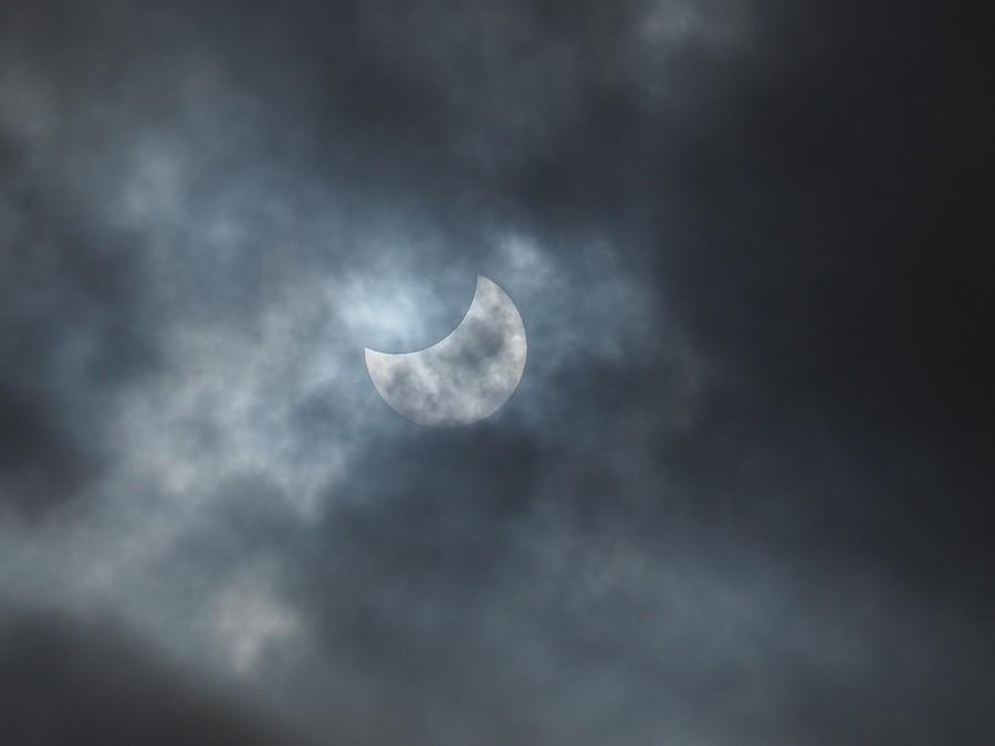 Zaćmienie i naturalny filtr z chmur