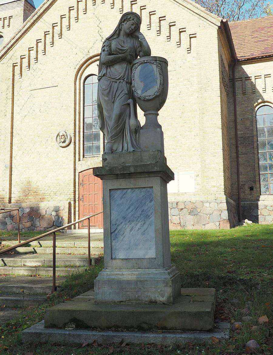 Gardzko, pomnik kpt. Heinricha Gottloba Ludwiga von Holzendorfa