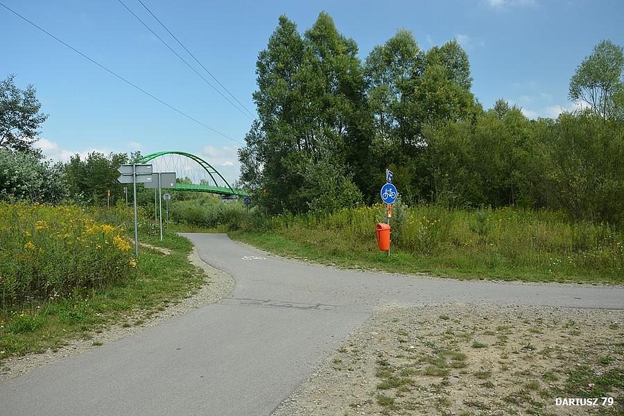 Nowy Sącz - Velo Dunajec a po prawej stronie EuroVelo 11