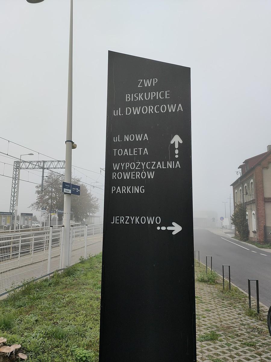 Ul. Nowa Toaleta w Biskupicach