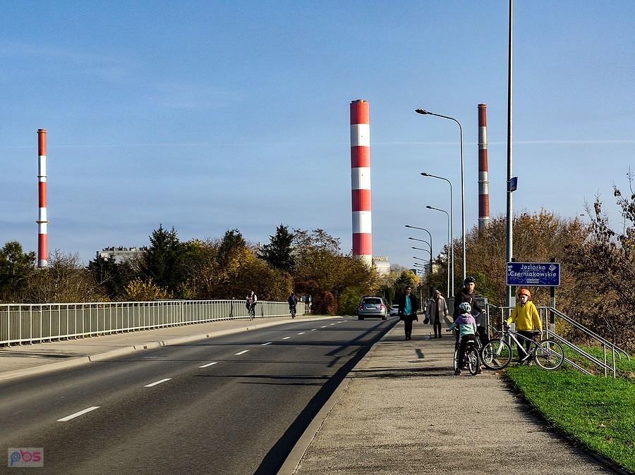 Kominy z mostu nad Jeziorkiem Czerniakowskim
