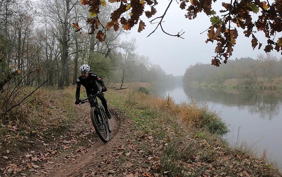 Ot taki urok pomykania MTB wzdłuż Warty