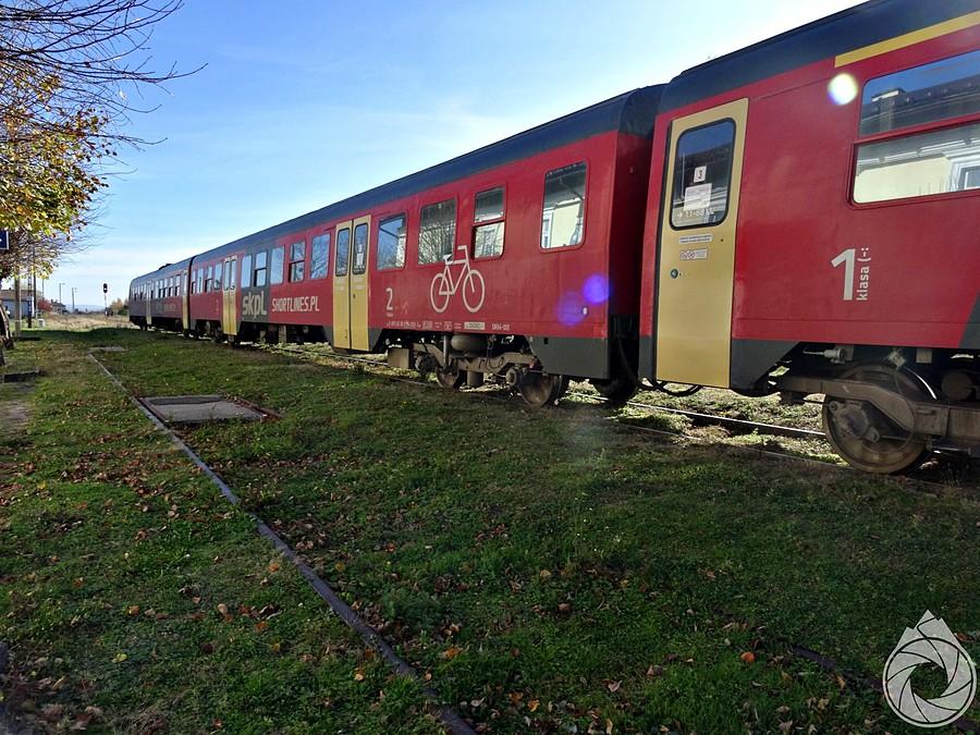 tak, to jest peron we Wróbliku Szlacheckim - trza zeskoczyć z drzwi z wszystkimi tobołami