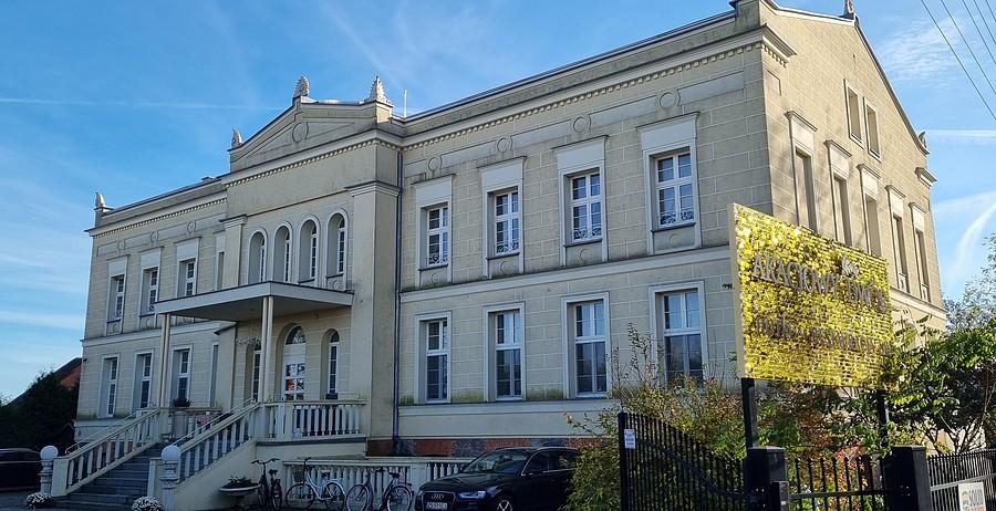 TRZEBIATÓW (niem.Treptow) Dwór zbudowany w 1858 roku