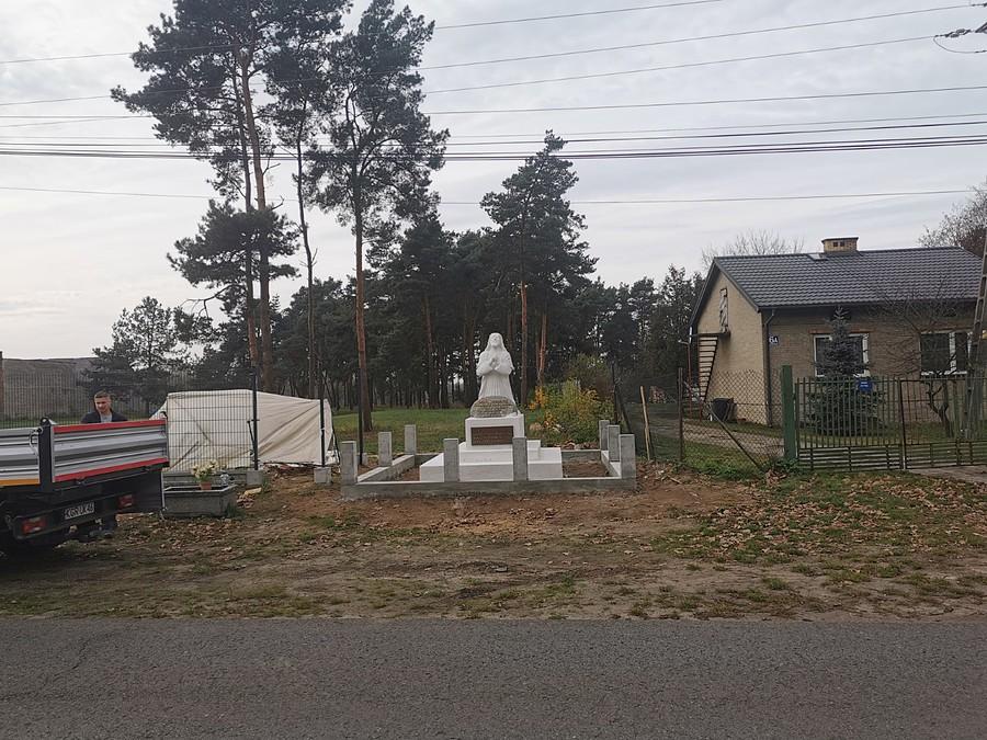 Odrestaurowana figura w Otwocku Wielkim