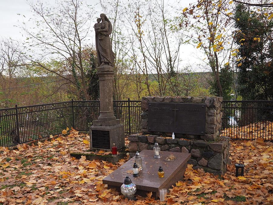 Nagrobek Leo Hertela (1864–1944) – wybitnego badacza dziejów bledzewskiego klasztoru cystersów