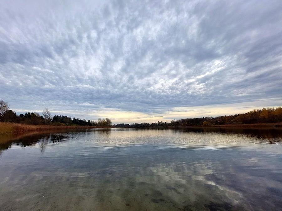 Jezioro Dębno pod chmurami