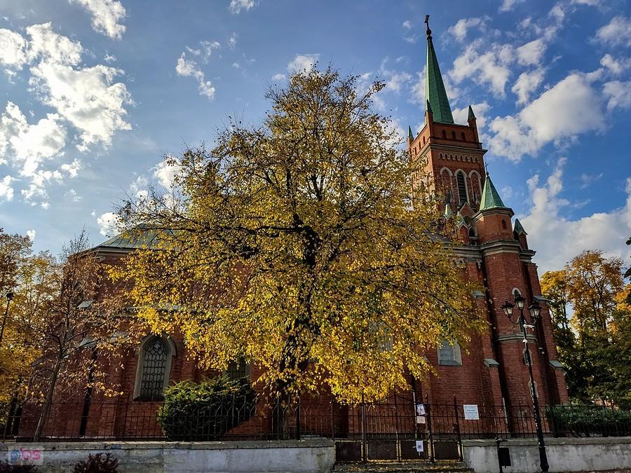 Widok na kościół z Traktu Lubelskiego