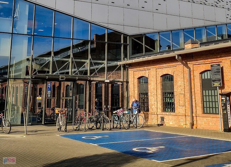 Fabrykę pochłonęło centrum handlowe