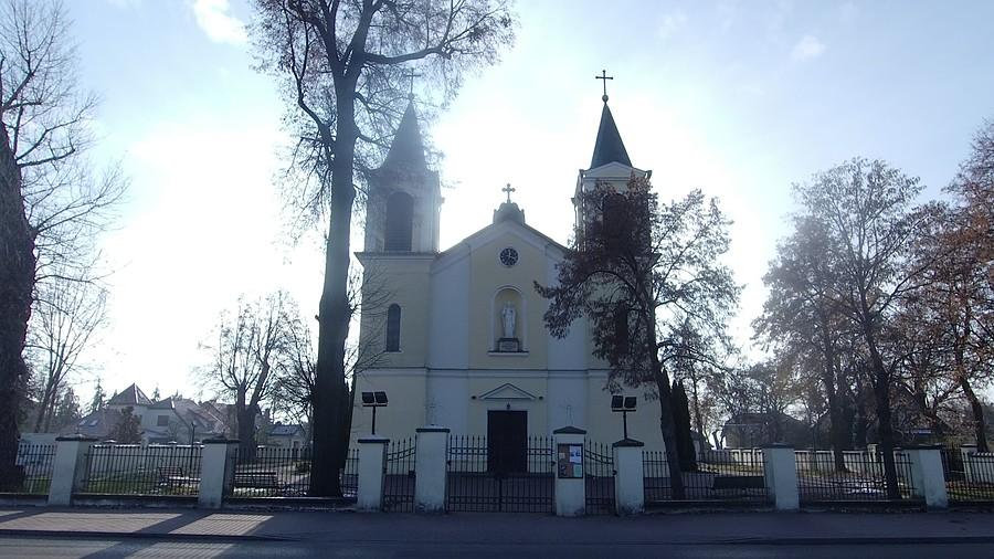 Kościelny zegar w Borzęcinie chodzi jak chce