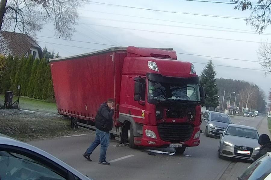 Się zepsuło temu samochodu i się wpadło do rowu, ale co przyczyna a co skutek?