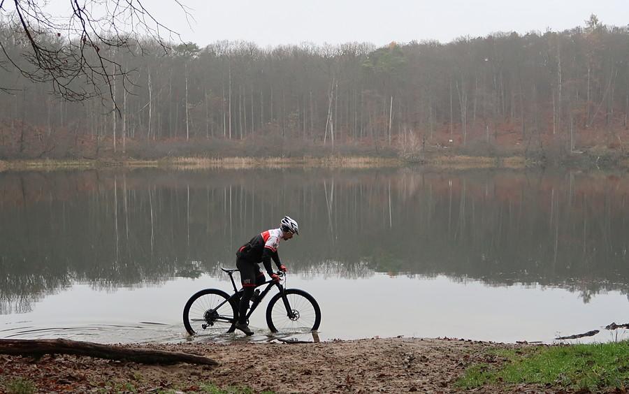 Klimatyczna klasyka nad Kociołkiem z rasowym bikerem MTB