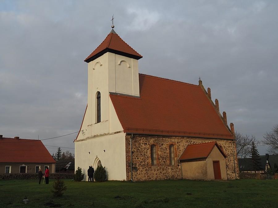 Kościół MB Ostrobramskiej z pocz. XVI w w Siennie
